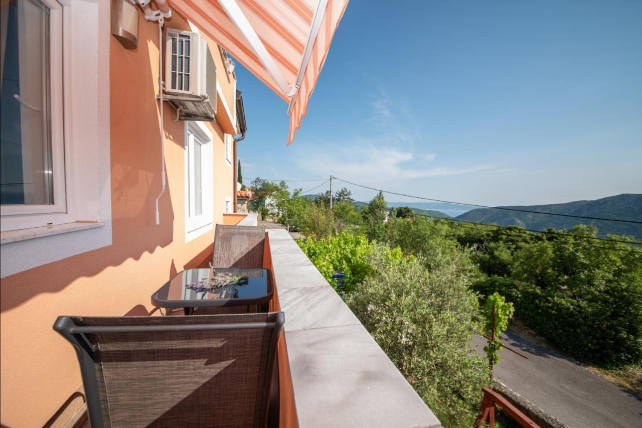 Apartman Sous Les Rochers Grižane Kültér fotó