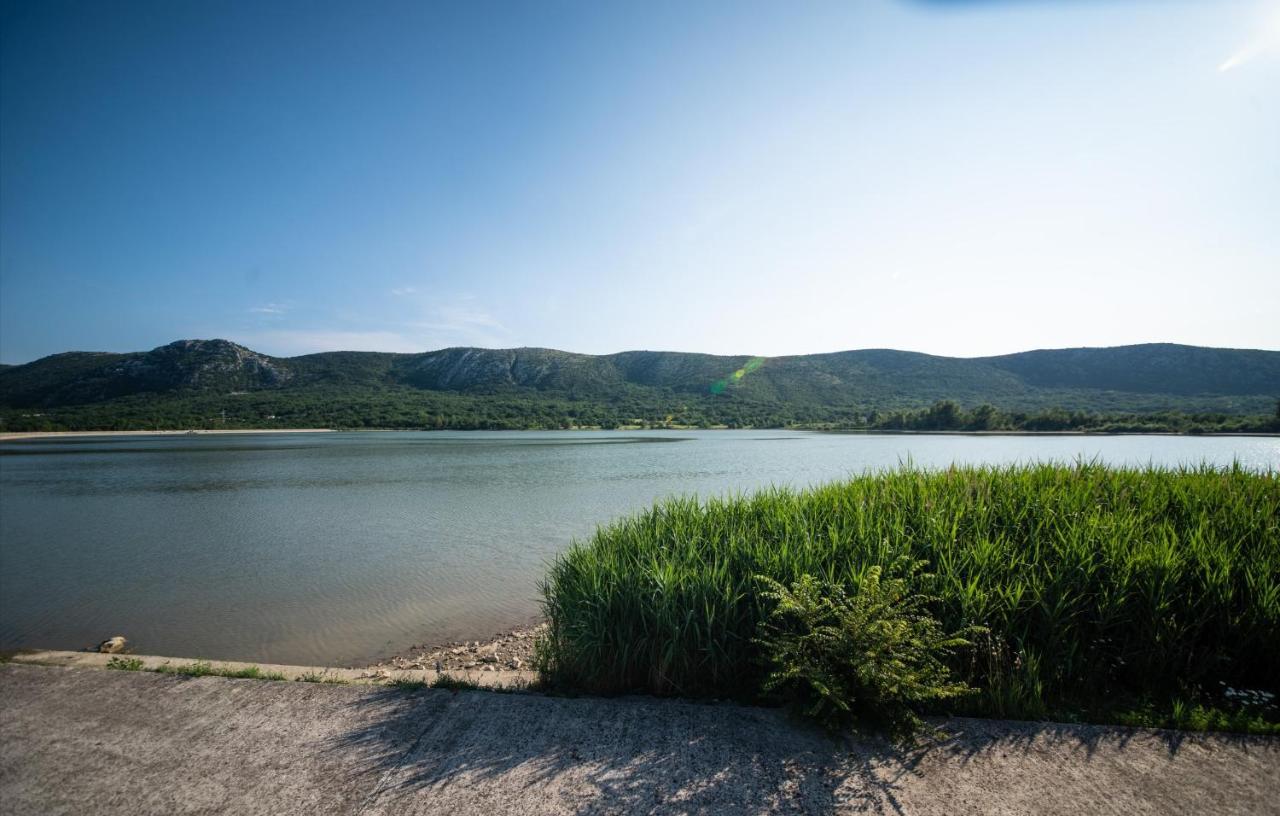 Apartman Sous Les Rochers Grižane Kültér fotó