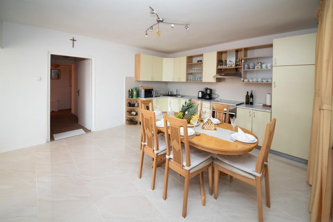 Apartman Sous Les Rochers Grižane Kültér fotó