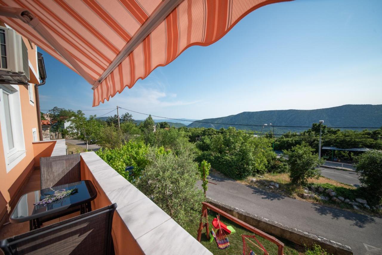 Apartman Sous Les Rochers Grižane Kültér fotó