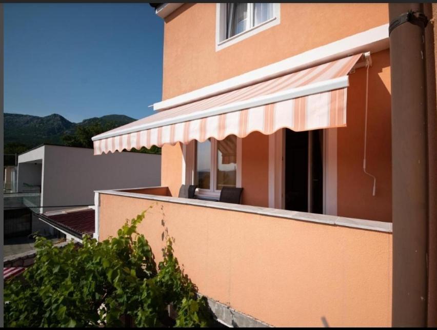 Apartman Sous Les Rochers Grižane Kültér fotó