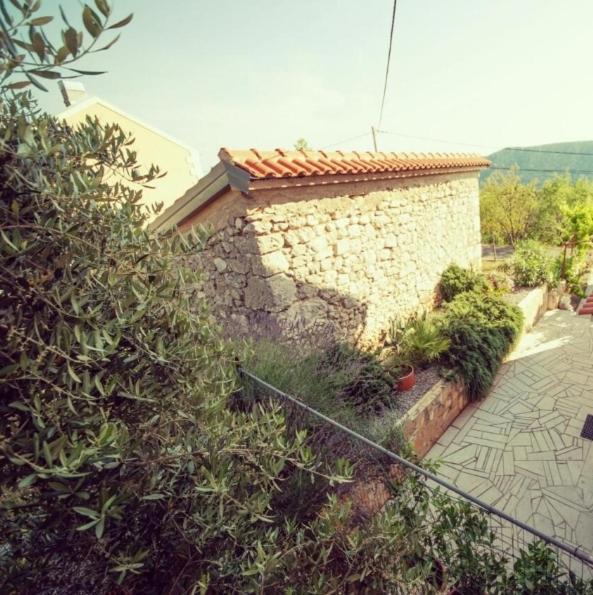 Apartman Sous Les Rochers Grižane Kültér fotó